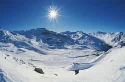 北京多地飘雪，一场冬日雪舞的美丽与影响